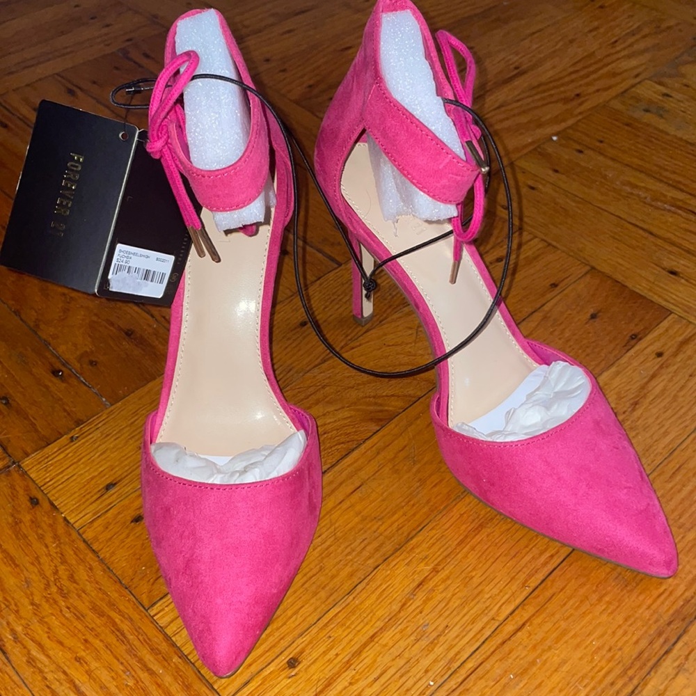 Fuchsia heels never used 6.5